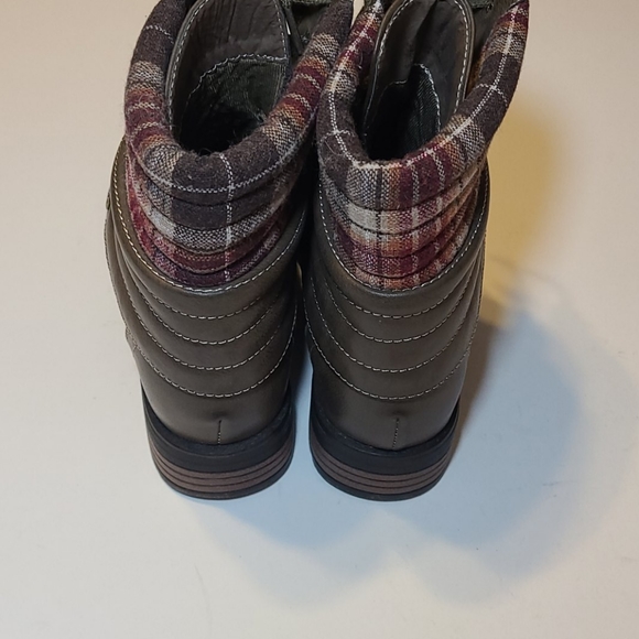 Flannel Cuff Boots - Picture 7 of 11